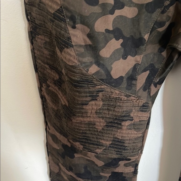 Men's Camouflage Jogger Pants - Picture 3 of 6